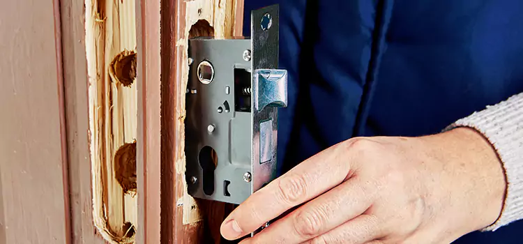 Garage Door Lock Replacement Val-des-Monts